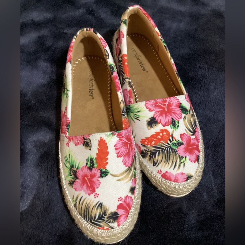 Comfortview The Spencer Slip On Flat, Hawaiian Floral Size 7W EUC